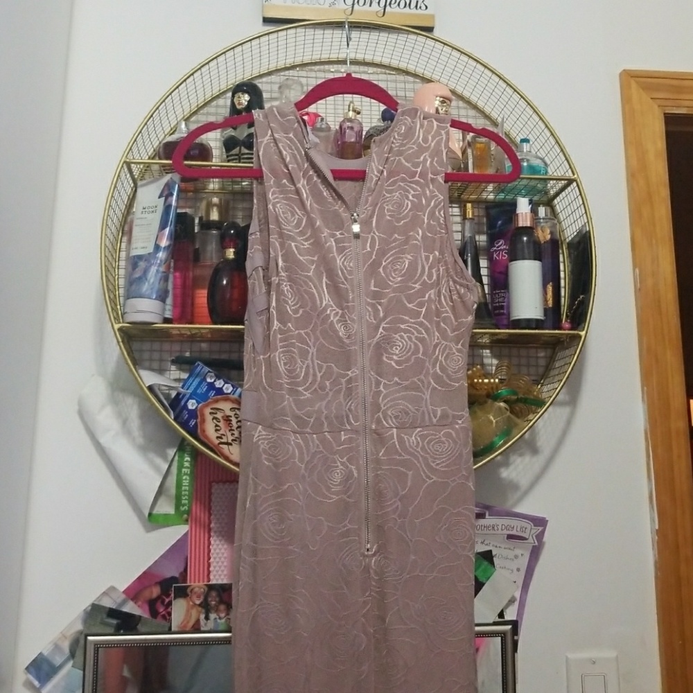 Dress - Picture 3 of 3